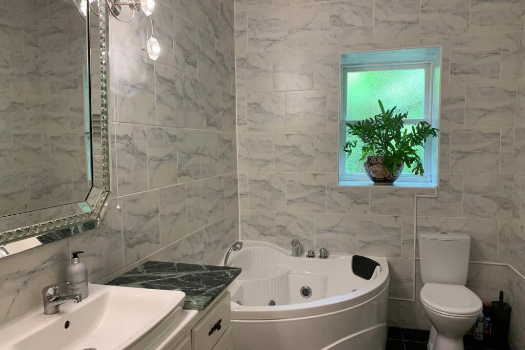 Luxurious Apartment In Historic Mansion - Sleeps 7 Ladock Zewnętrze zdjęcie